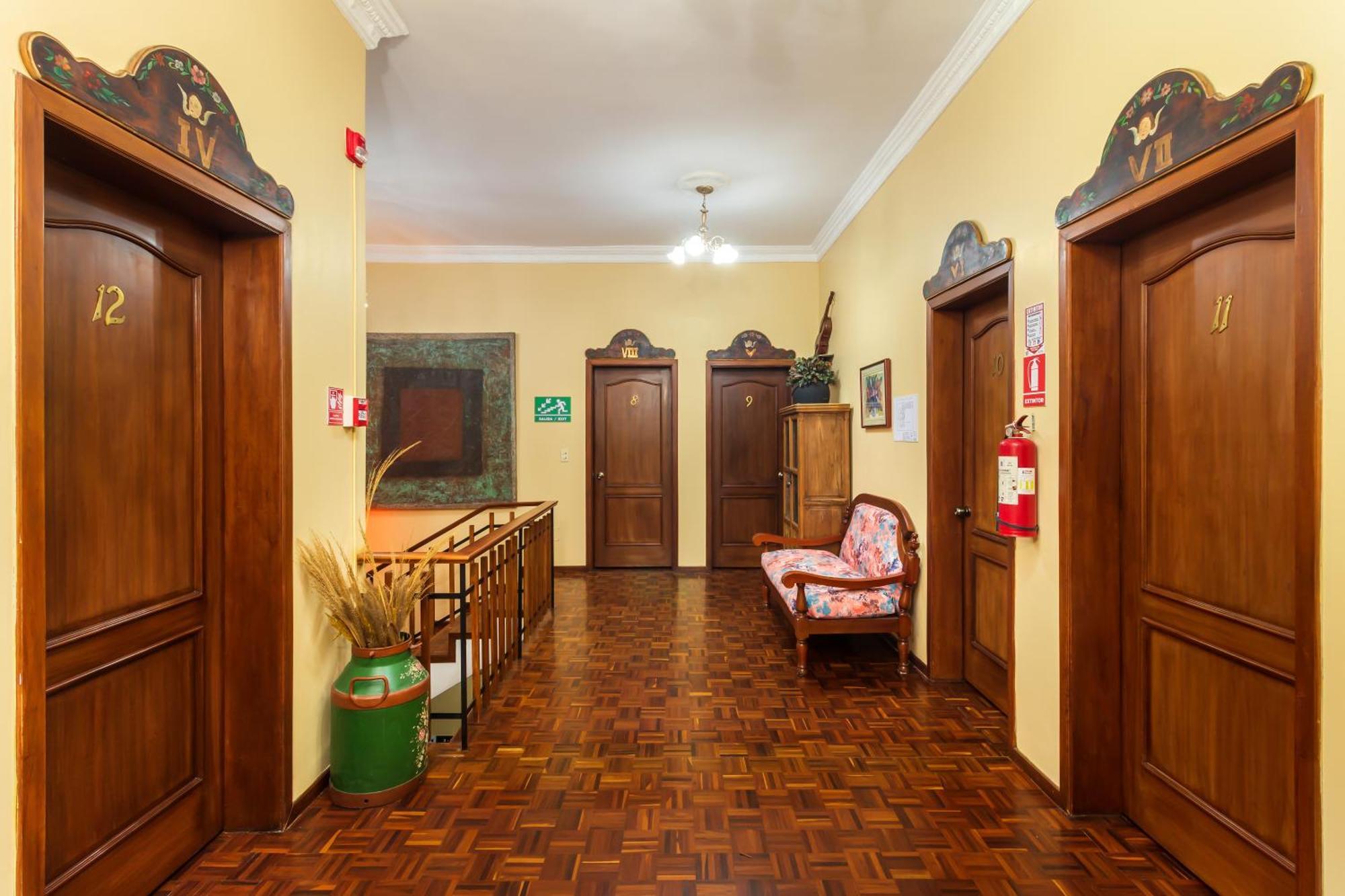 Hotel La Cartuja Quito Esterno foto