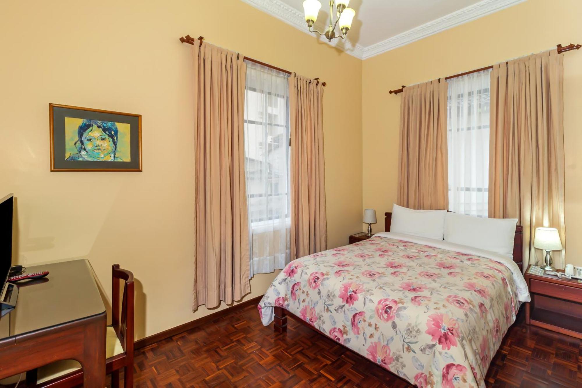 Hotel La Cartuja Quito Esterno foto