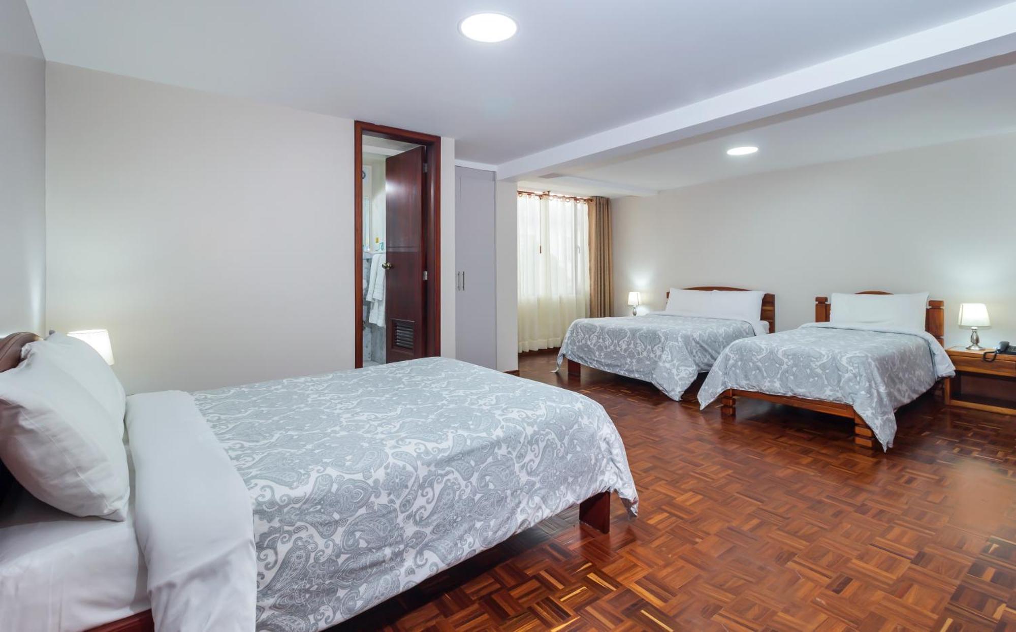 Hotel La Cartuja Quito Esterno foto
