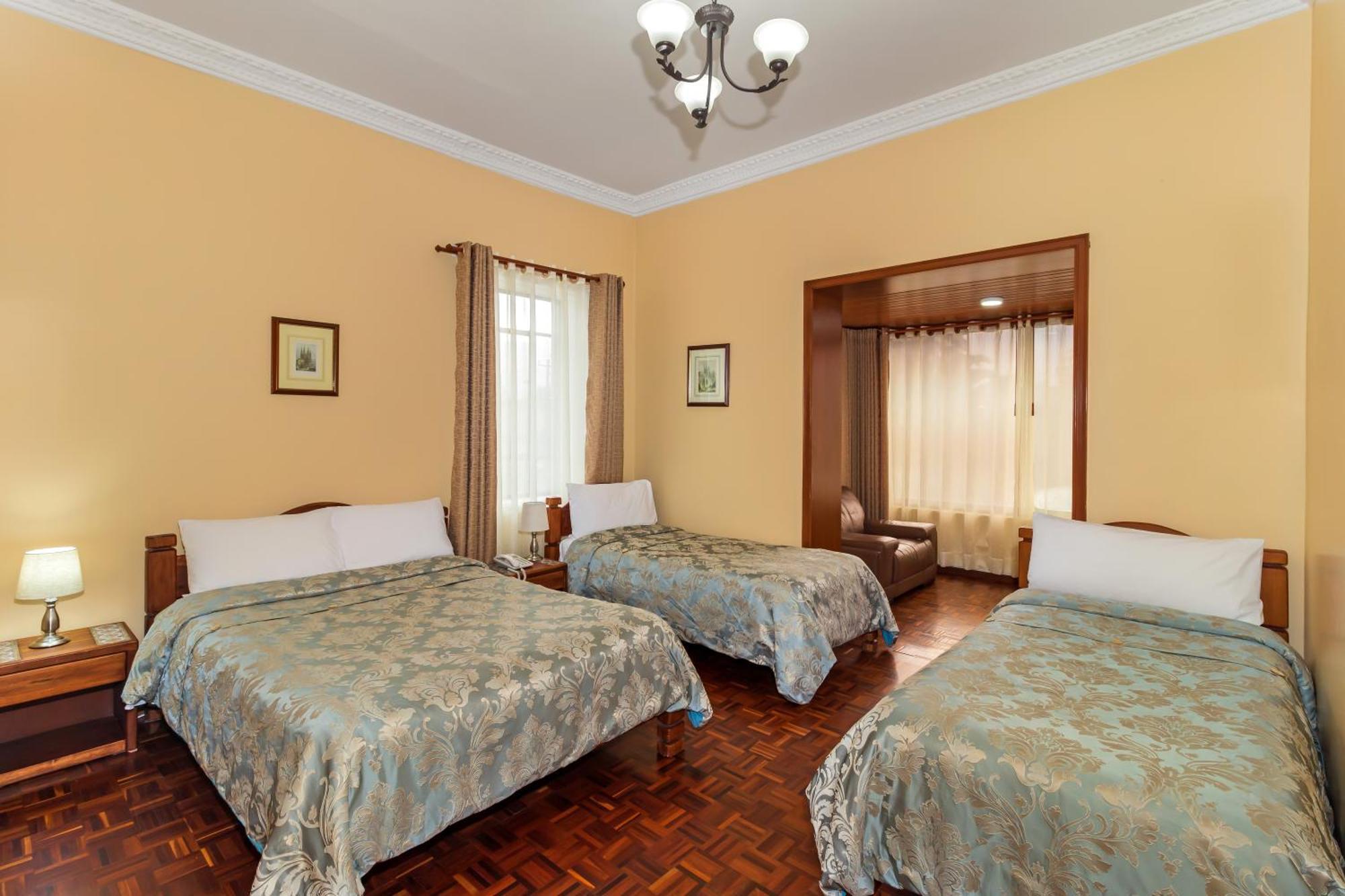 Hotel La Cartuja Quito Esterno foto