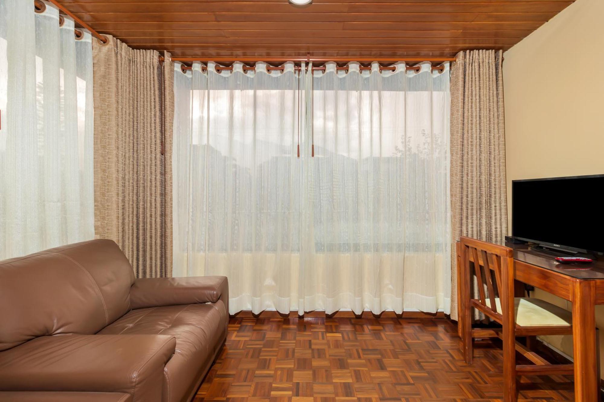 Hotel La Cartuja Quito Esterno foto