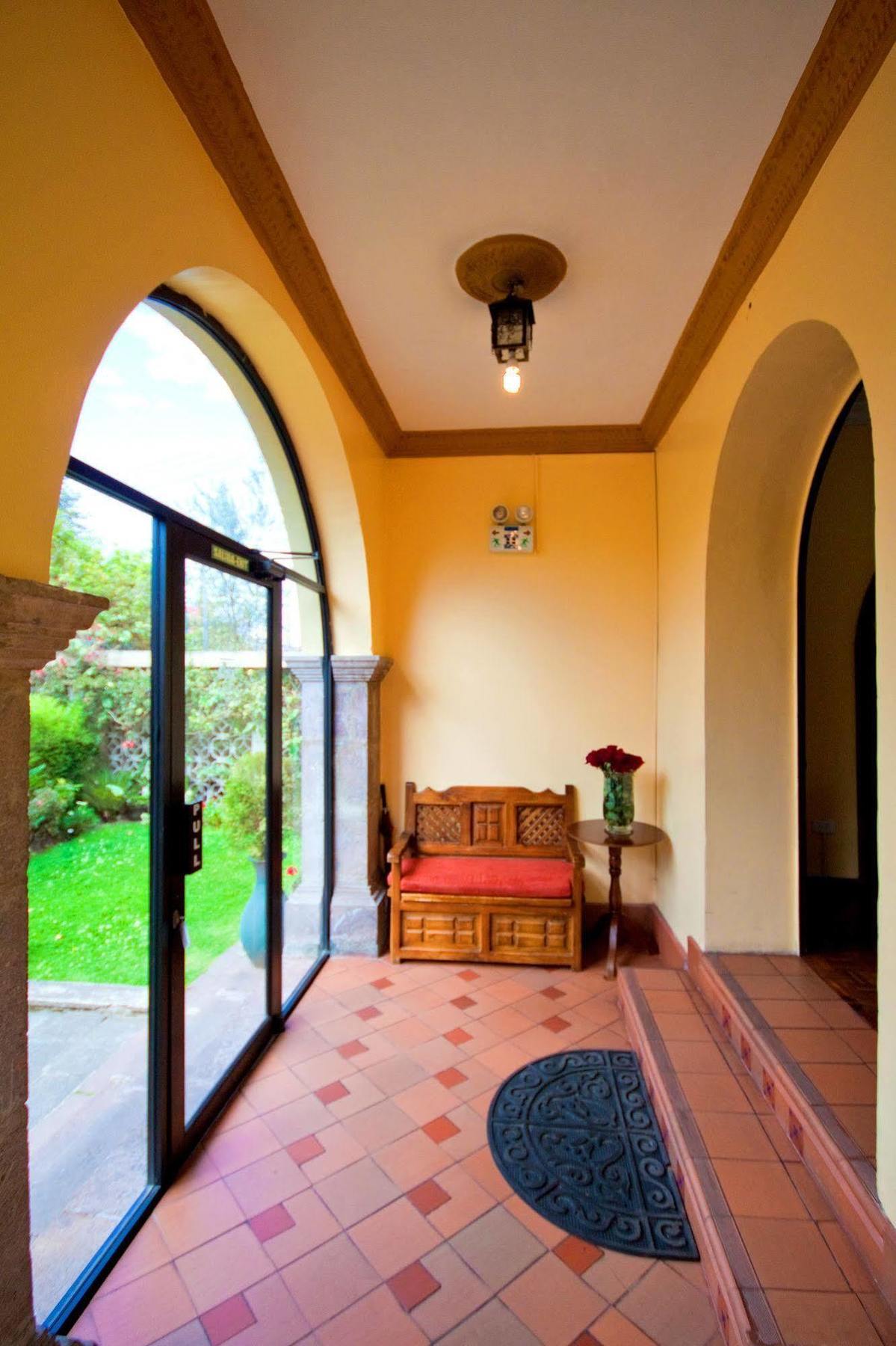 Hotel La Cartuja Quito Esterno foto