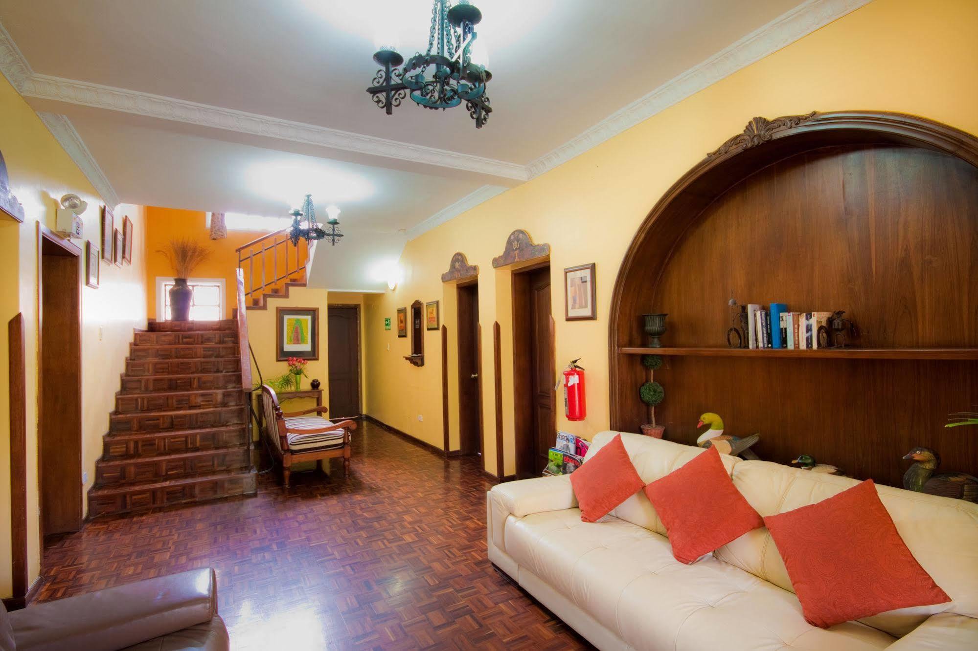 Hotel La Cartuja Quito Esterno foto