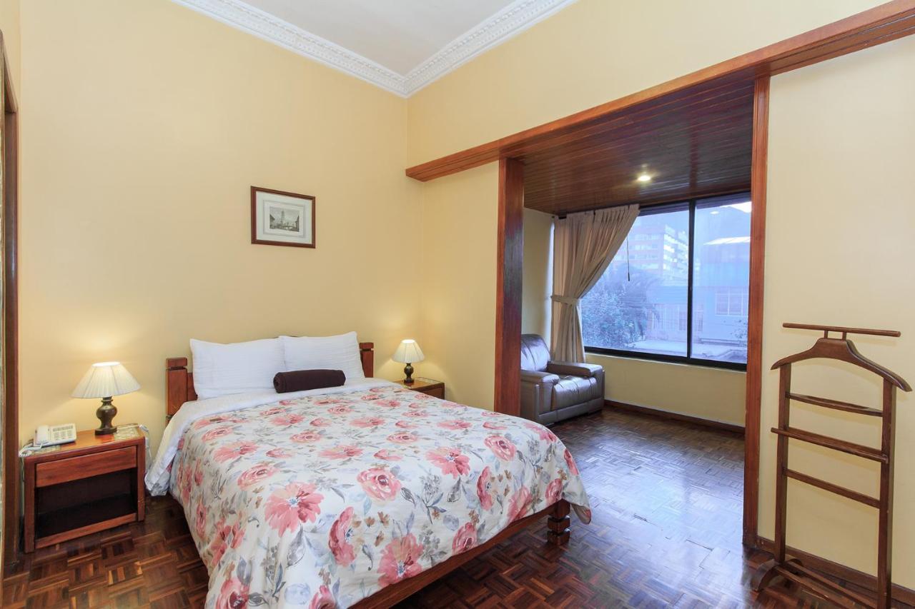 Hotel La Cartuja Quito Esterno foto