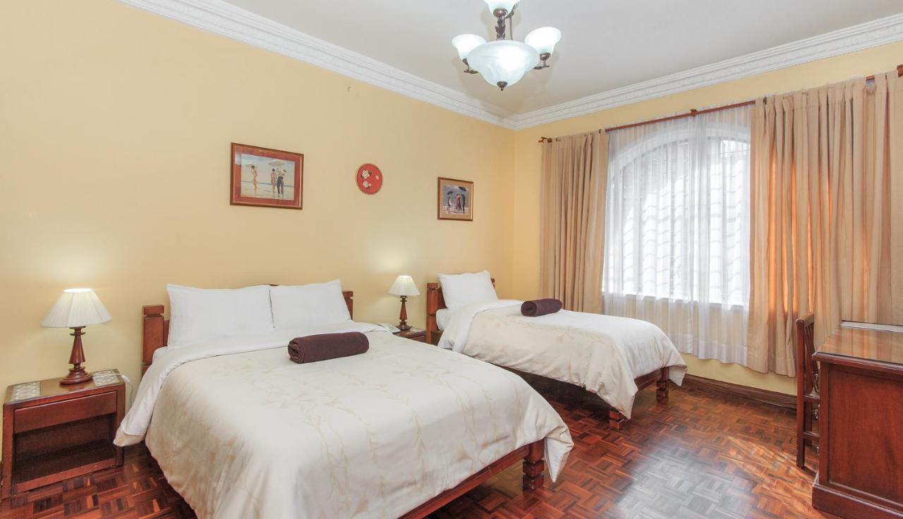 Hotel La Cartuja Quito Esterno foto